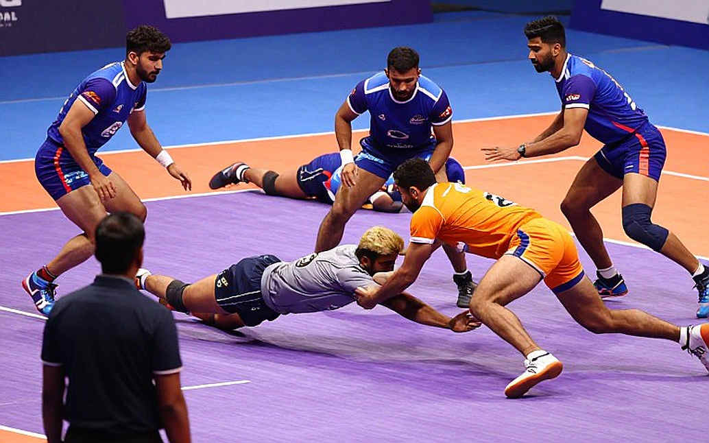 রেইড লাইনের ওপারে যা থাকে: দক্ষিণ এশিয়ার দুই শরীরী ব্যাকরণ, একটি অসম স্টেডিয়াম