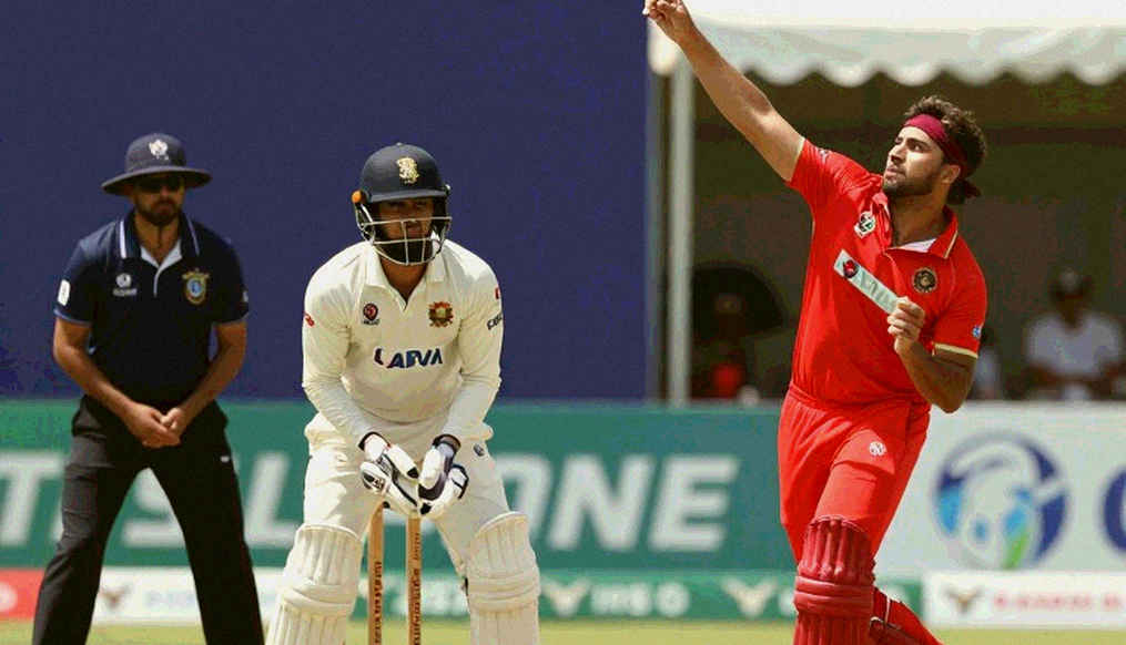 গুয়াহাটির সেই বৈঠক: হারমানপ্রীত কৌরের নেতৃত্বের যুগ শেষ, উত্তরাধিকারের প্রশ্ন খোলা