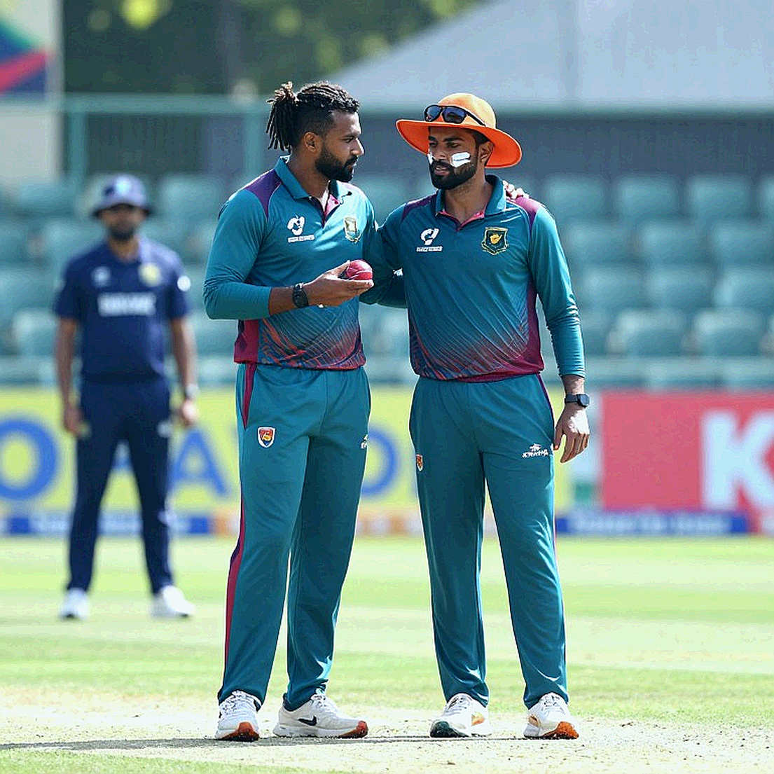 ডোম্বাগোডার ভেজা পিচে ১১৪ বলের ধৈর্য: মহিন্দা কলেজের সেমিফাইনালে ওঠার আসল সমীকরণ