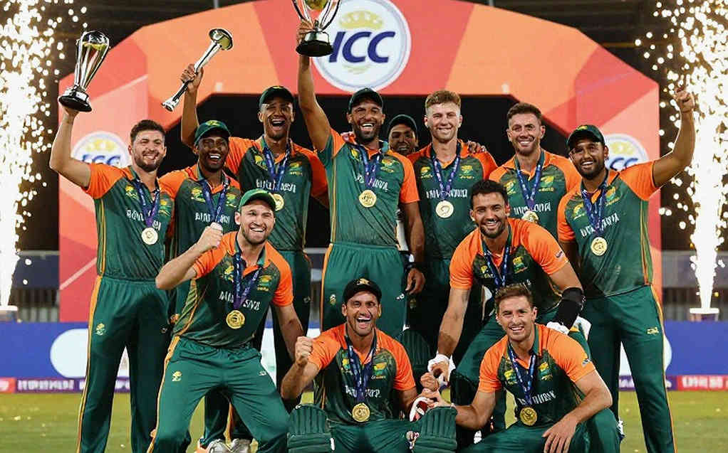পদোন্নতির পরপরই কেন চলে গেলেন সাইমন কুক: কেন্টের নেতৃত্ব-শূন্যতা ও ২০২৭-এর দীর্ঘ পরিকল্পনা