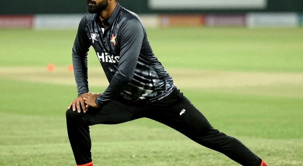 "আমরা পরিকল্পনা বদলাব না" — নিবিড় লাইন ও রিভার্স সুইংয়ে বাংলাদেশকে ধাক্কা দিলেন আহমাদজাই